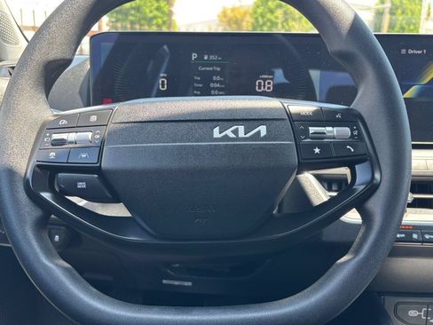 Used 2025 Kia K4 FWD image 29