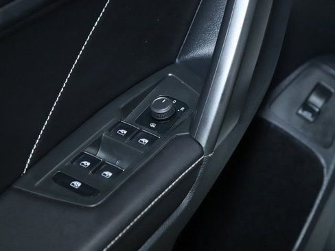 Used 2024 Volkswagen Tiguan SE image 17