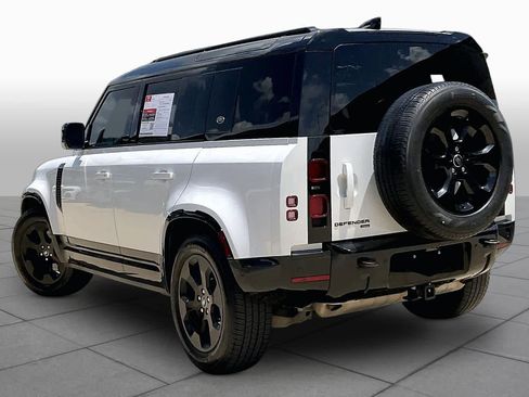 Used 2022 Land Rover Defender 110 X-Dynamic SE AWD/4WD image 11