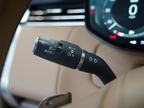 Used 2025 Land Rover Range Rover SE AWD/4WD image 14