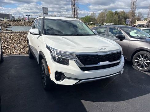 Used 2023 Kia Seltos S image 3