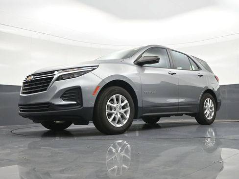 Used 2024 Chevrolet Equinox LS w/ Driver Confidence II Package FWD image 23