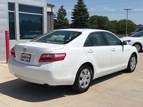 Used 2009 Toyota Camry LE FWD image 8
