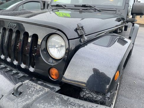 Used 2012 Jeep Wrangler Unlimited Sahara image 24