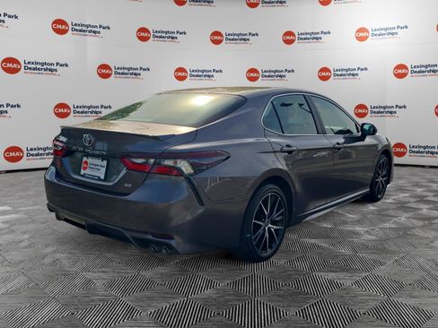 Used 2024 Toyota Camry SE FWD image 7