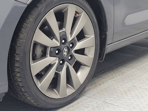 Used 2018 Hyundai Elantra GT Sport w/ Sport Tech Package 04 FWD image 31