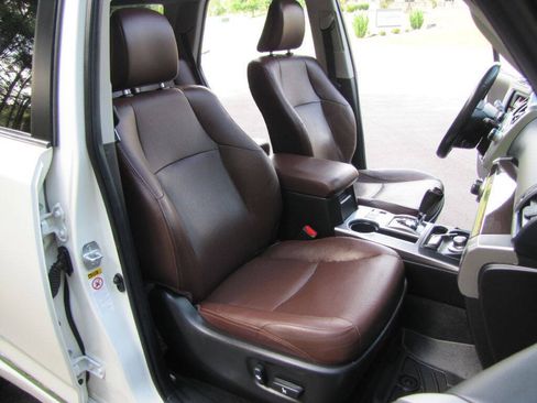 Used 2015 Toyota 4Runner Limited AWD/4WD image 23