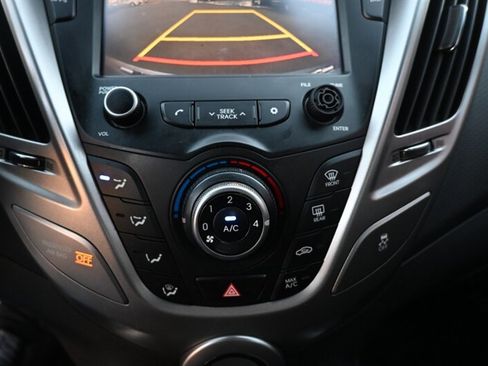 Used 2017 Hyundai Veloster image 29