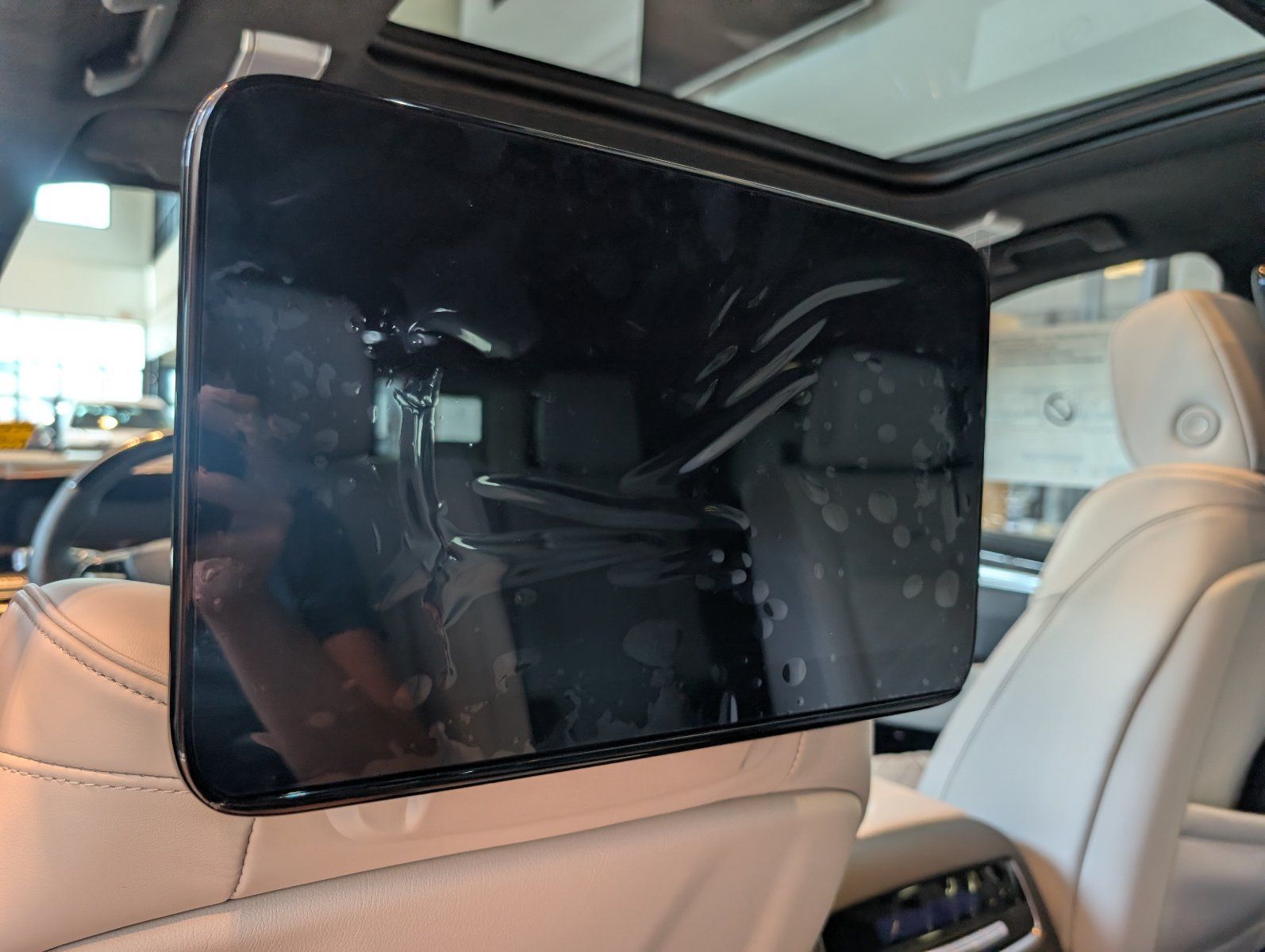 New 2026 Cadillac Escalade V w/ LPO, ONYX Package AWD/4WD image 25