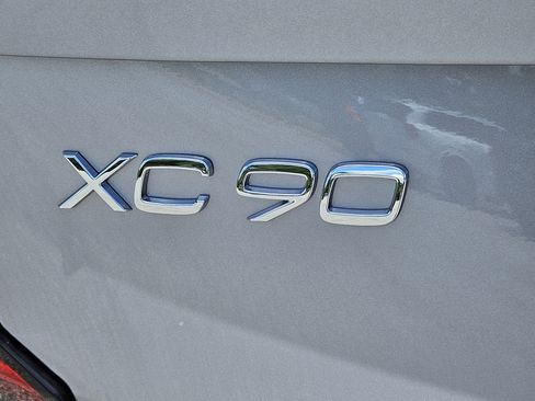 New 2026 Volvo XC90 B5 Plus w/ Protection Package Premier image 11