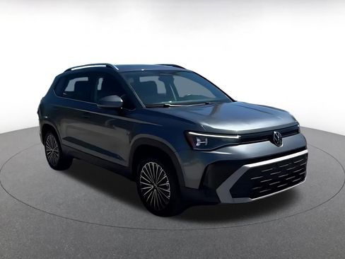 Used 2025 Volkswagen Taos SE FWD image 3