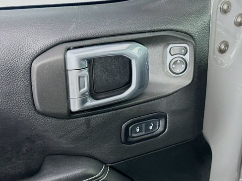 Used 2021 Jeep Wrangler Unlimited Sahara AWD/4WD image 18