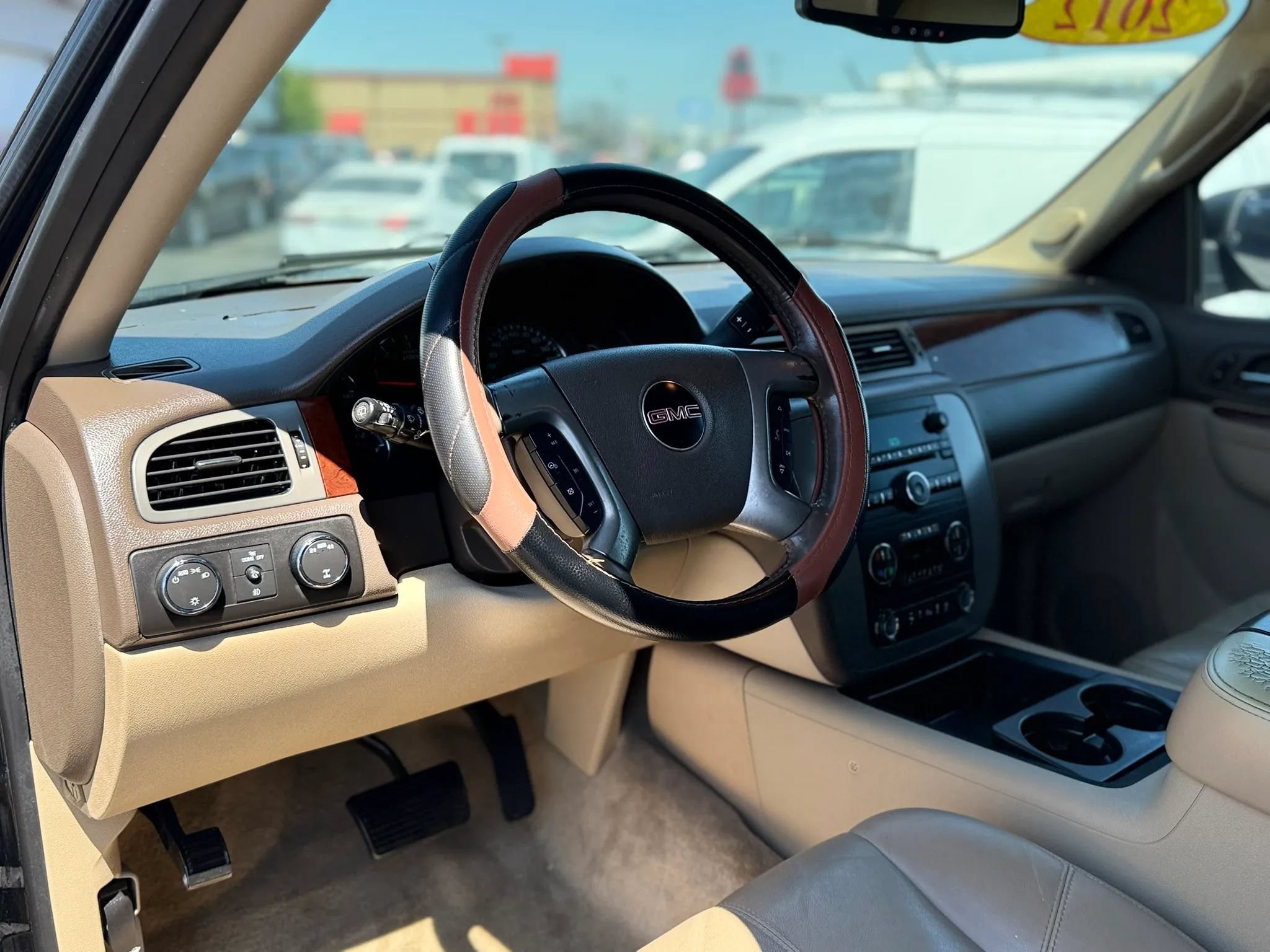 Used 2012 GMC Yukon SLT w/ SLT-2 Equipment Package AWD/4WD image 19