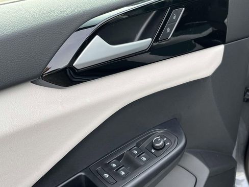 New 2026 Volkswagen Taos S image 11