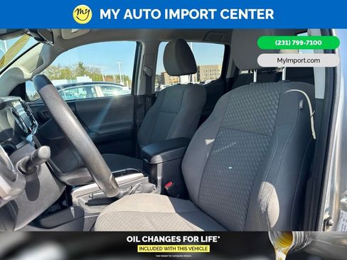 Used 2022 Toyota Tacoma SR5 AWD/4WD image 13