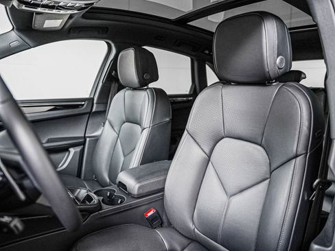 Certified 2026 Porsche Macan AWD/4WD image 5