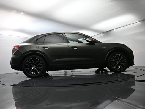 Certified 2025 Porsche Macan Electric image 51