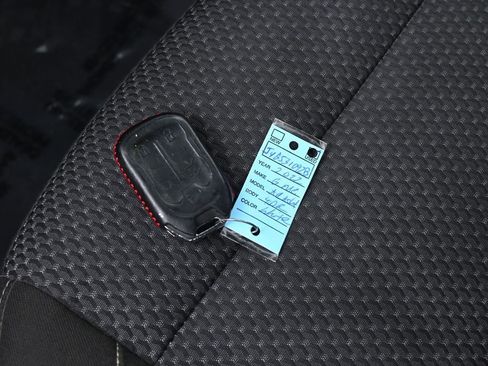 Used 2022 GMC Acadia SLE w/ Driver Convenience Package image 18