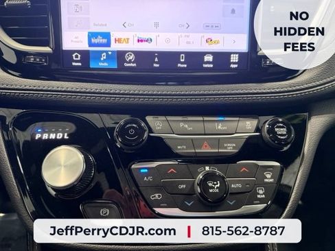 New 2027 Chrysler Pacifica Limited w/ Family Tech Group AWD/4WD image 19