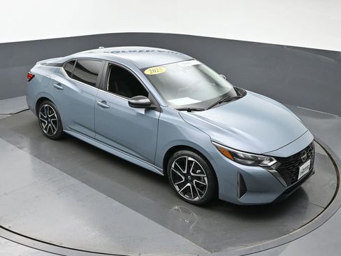 Used 2025 Nissan Sentra SR image 3