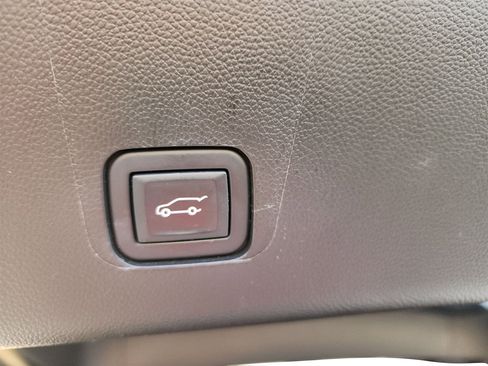 Used 2023 Chevrolet Traverse RS image 22