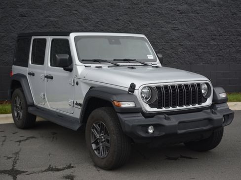 Used 2024 Jeep Wrangler Unlimited Sport AWD/4WD image 9