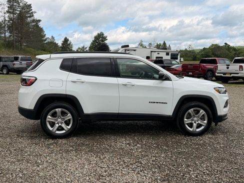 Used 2024 Jeep Compass Latitude AWD/4WD image 4