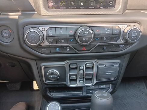 Used 2023 Jeep Wrangler Unlimited Sahara w/ Cold Weather Group AWD/4WD image 29