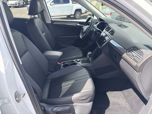 Used 2022 Volkswagen Tiguan SE AWD/4WD image 21