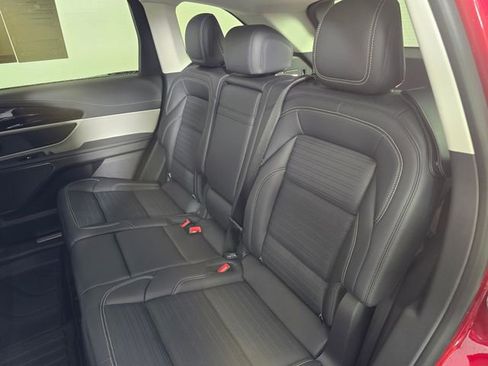 Used 2025 Lincoln Nautilus Reserve image 17