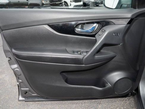 Used 2022 Nissan Rogue Sport SL w/ Premium Package image 11