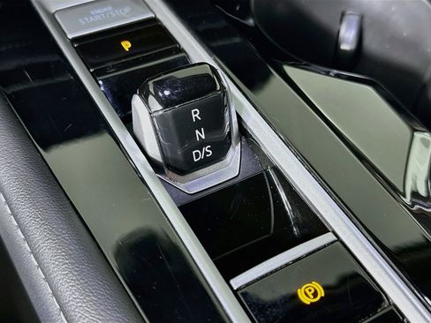 Used 2025 Volkswagen Atlas SE FWD image 24