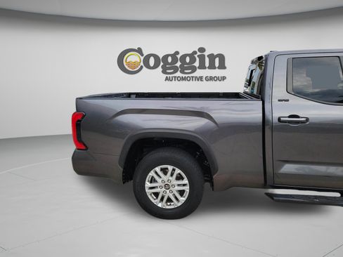 Used 2023 Toyota Tundra SR5 w/ SR5 Premium Package AWD/4WD image 31