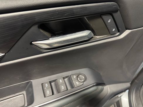 Used 2024 GMC Acadia AT4 w/ Luxury Package image 16