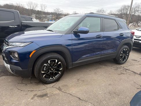 Used 2023 Chevrolet TrailBlazer LT image 2