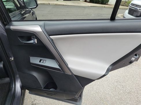 Used 2018 Toyota RAV4 XLE image 45