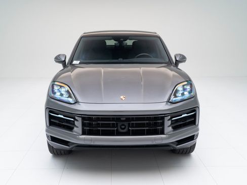 Certified 2025 Porsche Cayenne Coupe image 6