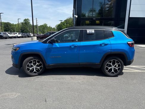Used 2024 Jeep Compass Limited AWD/4WD image 2