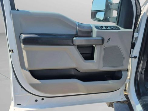 Used 2019 Ford F350 XLT w/ XLT Premium Package AWD/4WD image 34