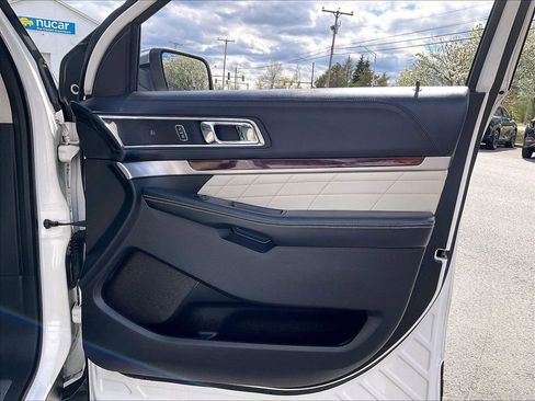 Used 2017 Ford Explorer Platinum AWD/4WD image 27