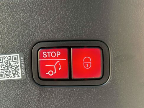 Certified 2025 Mercedes-Benz GLC 300 4MATIC image 13