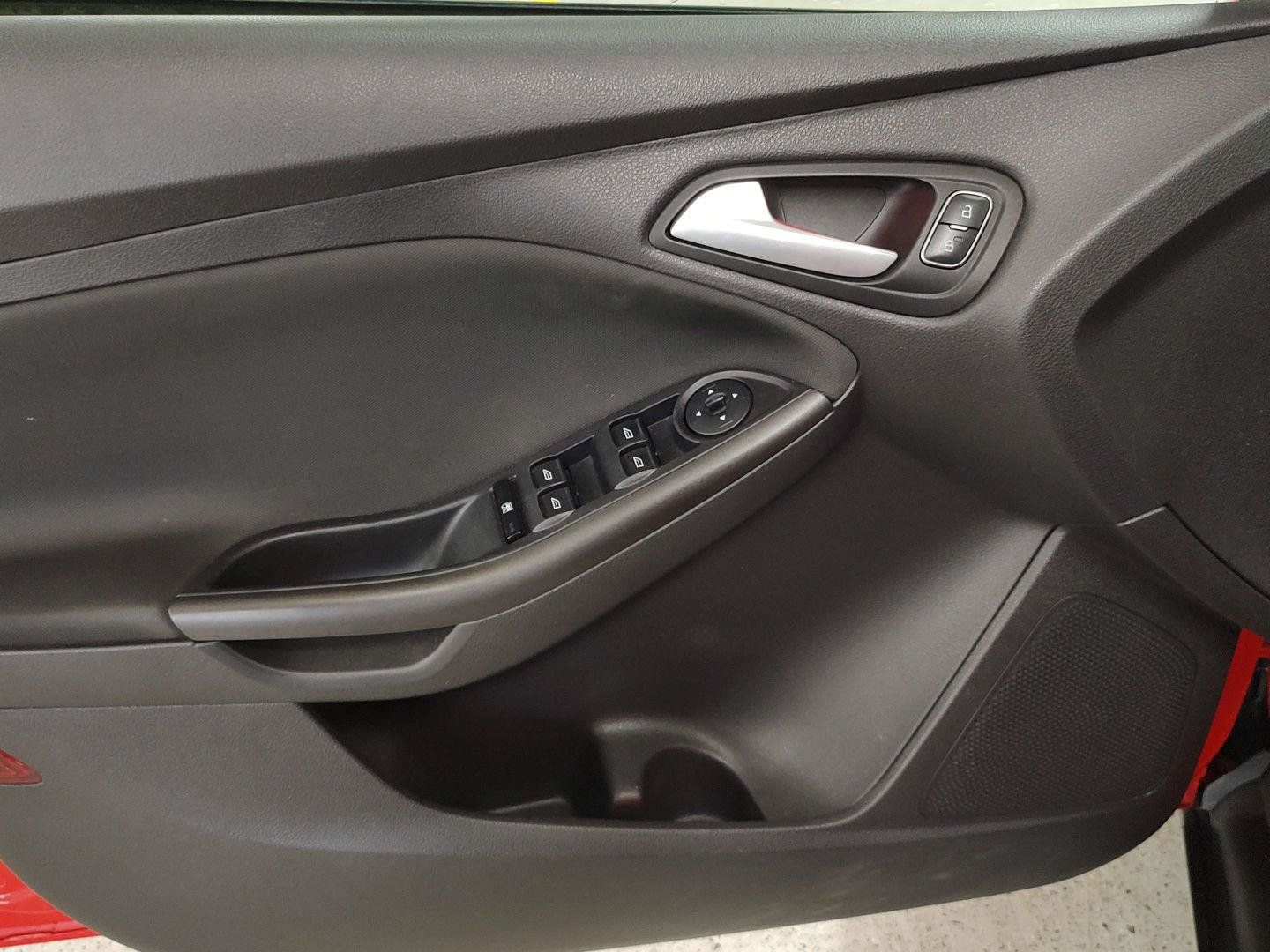 Used 2015 Ford Focus SE w/ Equipment Group 201A FWD image 15