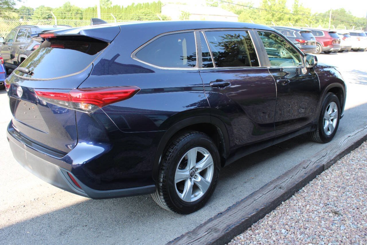 Used 2023 Toyota Highlander L FWD image 6