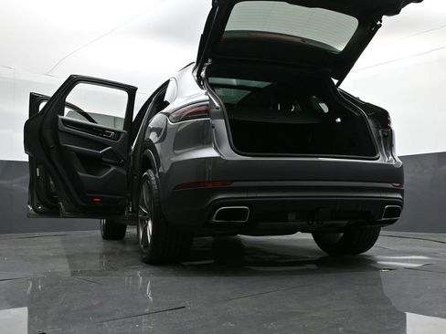 Used 2023 Porsche Cayenne AWD/4WD image 40