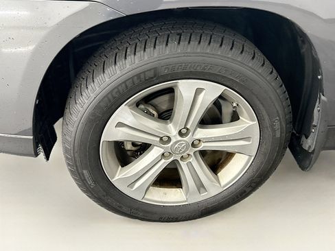 Used 2011 Toyota Highlander Limited w/ Tow Pkg AWD/4WD image 11