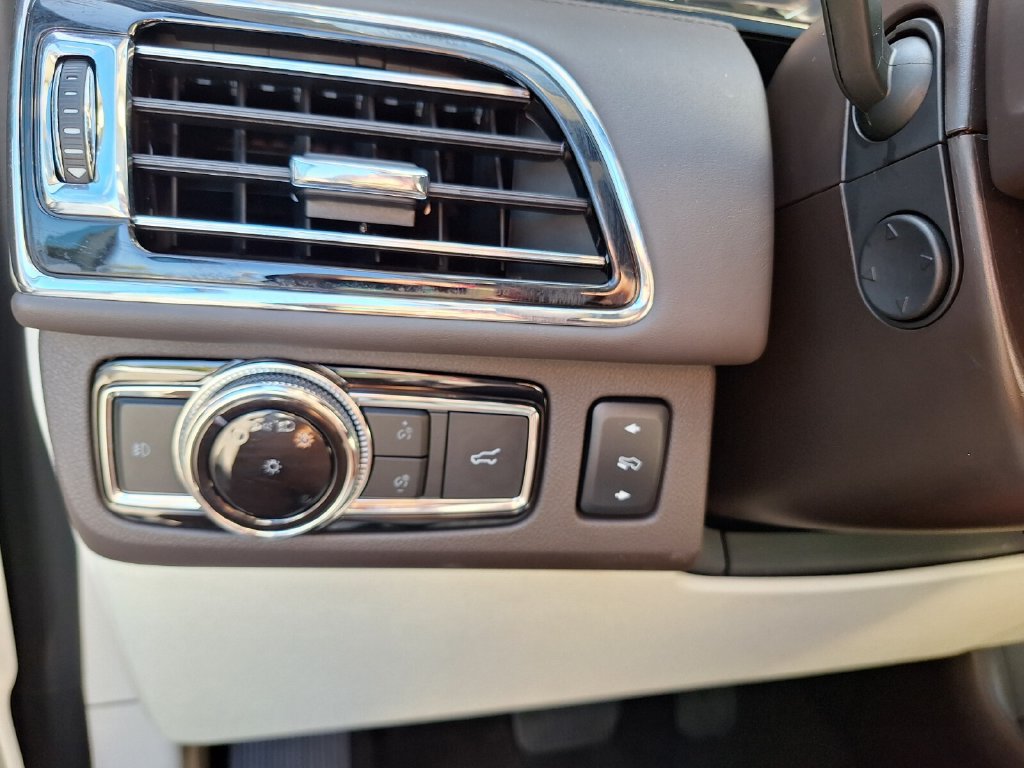 Used 2021 Lincoln Navigator L Black Label w/ Cargo Convenience Package AWD/4WD image 27