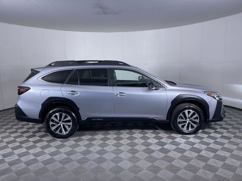 Used 2024 Subaru Outback Premium AWD/4WD image 10