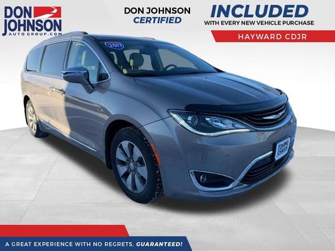 Used 2017 Chrysler Pacifica Platinum image 1