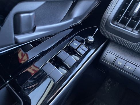 Used 2024 Toyota bZ4X Limited image 12