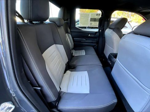 Used 2025 Toyota Tacoma TRD Off-Road image 17